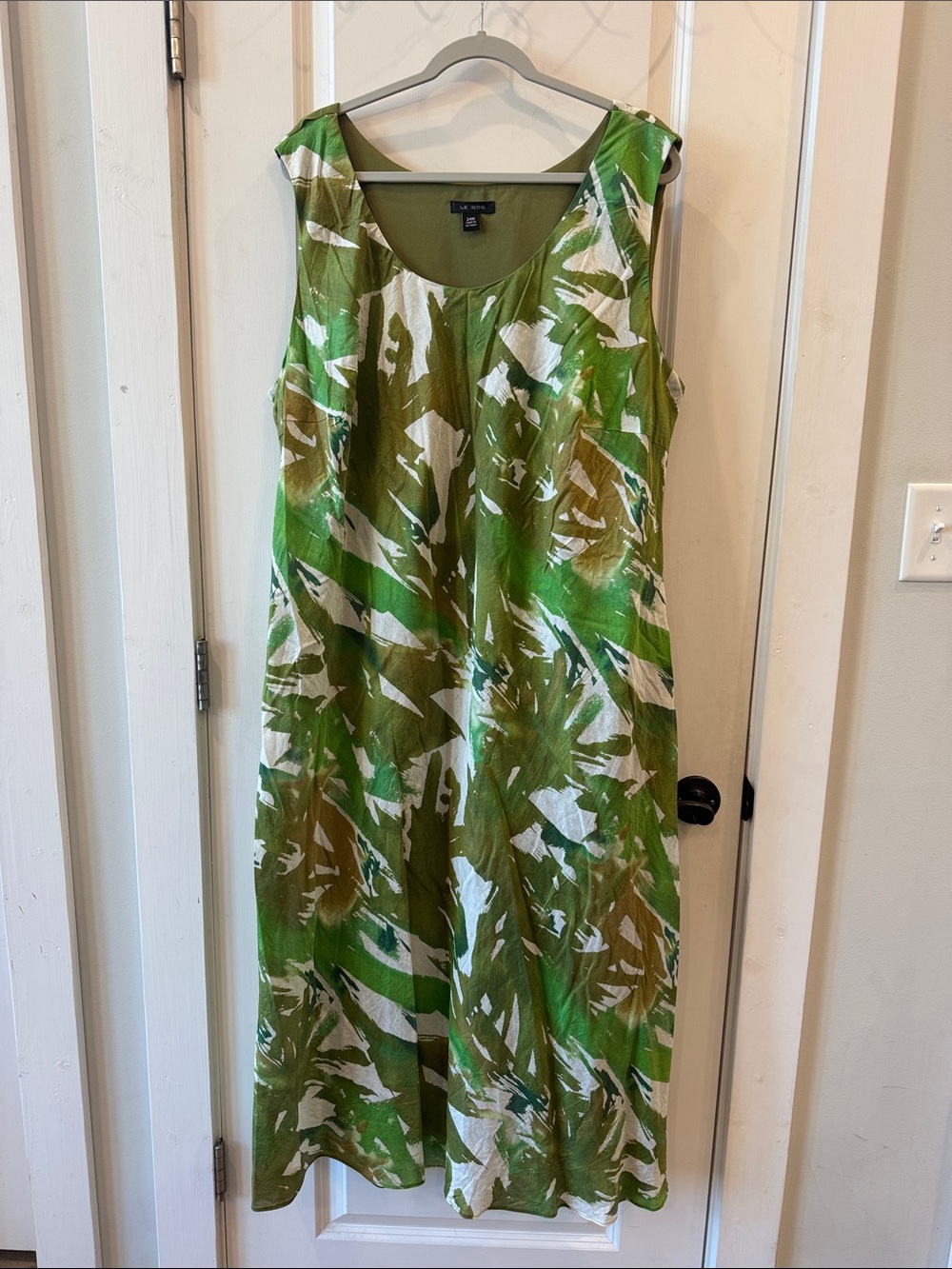 Le Bos sleeveless green abstract maxi dress tropical leaf-like pattern flowy